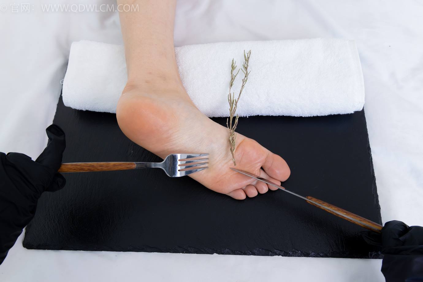 图片[101]-物恋传媒 NO.2299 泡泡-板鞋、白棉袜、裸足、裸足刀叉摆盘剧情[208P] – 速更版-美库