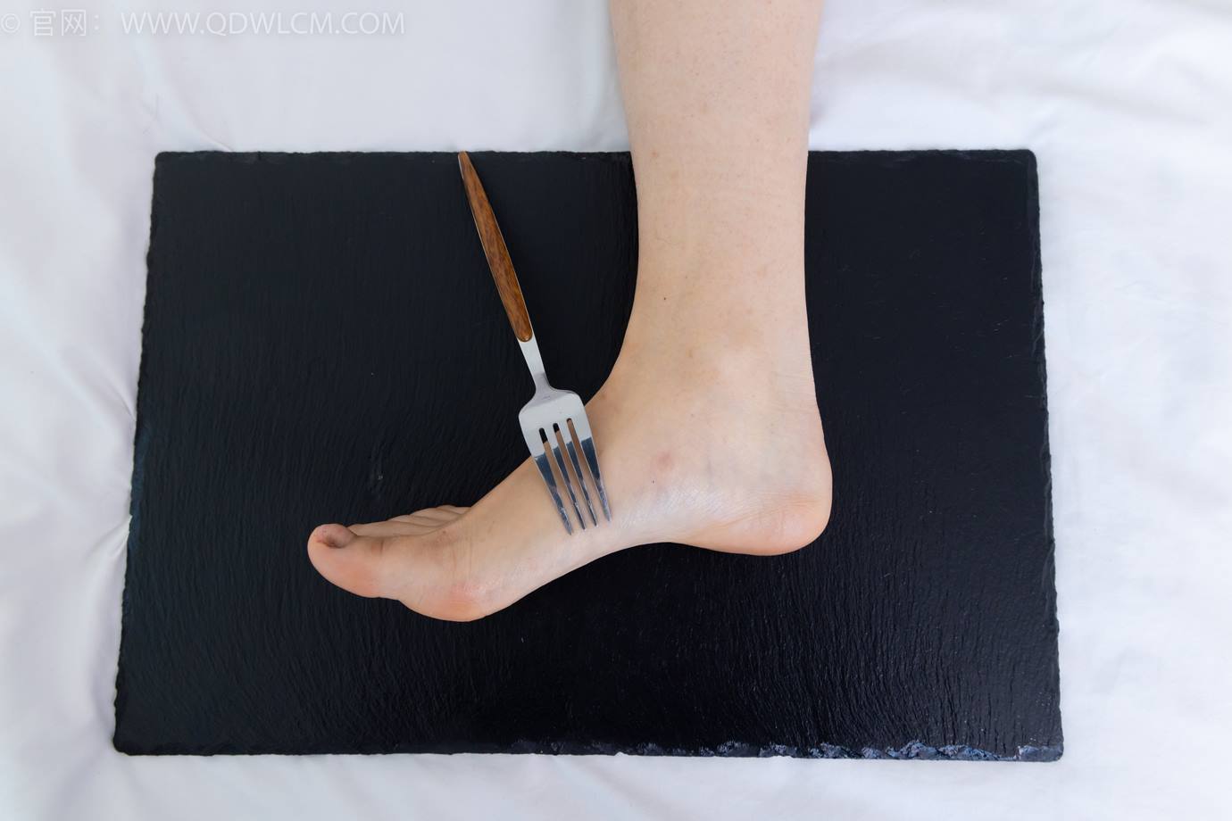 图片[108]-物恋传媒 NO.2299 泡泡-板鞋、白棉袜、裸足、裸足刀叉摆盘剧情[208P] – 速更版-美库