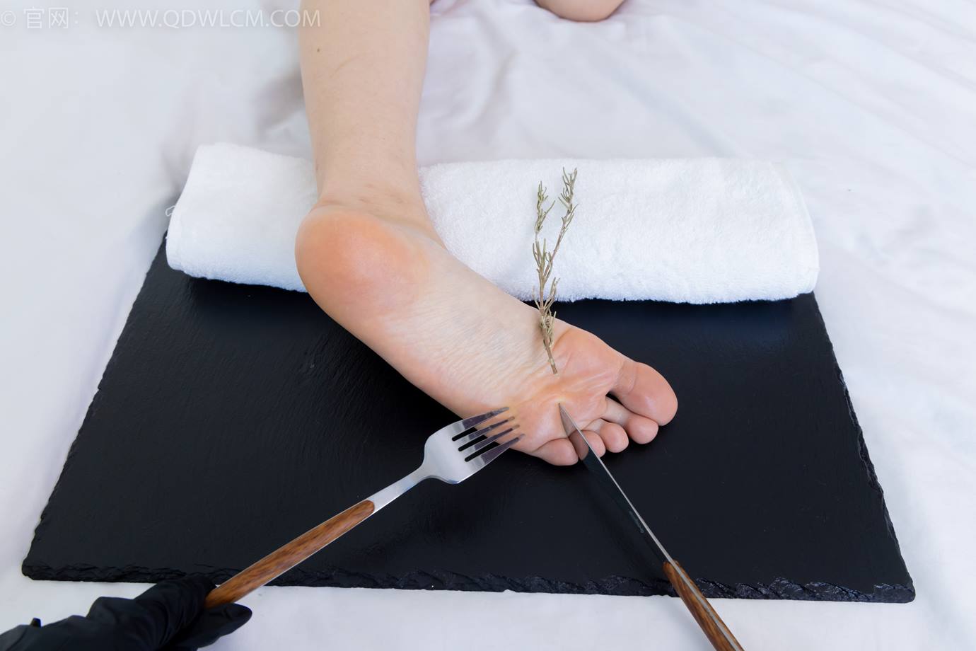 图片[122]-物恋传媒 NO.2299 泡泡-板鞋、白棉袜、裸足、裸足刀叉摆盘剧情[208P] – 速更版-美库