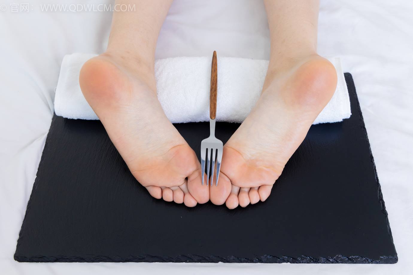 图片[126]-物恋传媒 NO.2299 泡泡-板鞋、白棉袜、裸足、裸足刀叉摆盘剧情[208P] – 速更版-美库