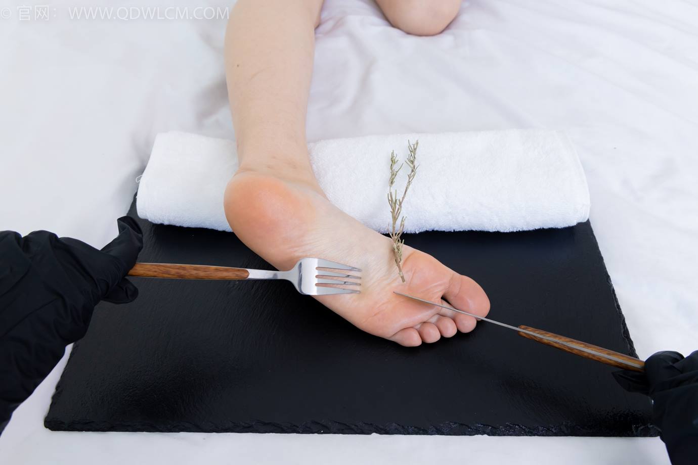 图片[138]-物恋传媒 NO.2299 泡泡-板鞋、白棉袜、裸足、裸足刀叉摆盘剧情[208P] – 速更版-美库