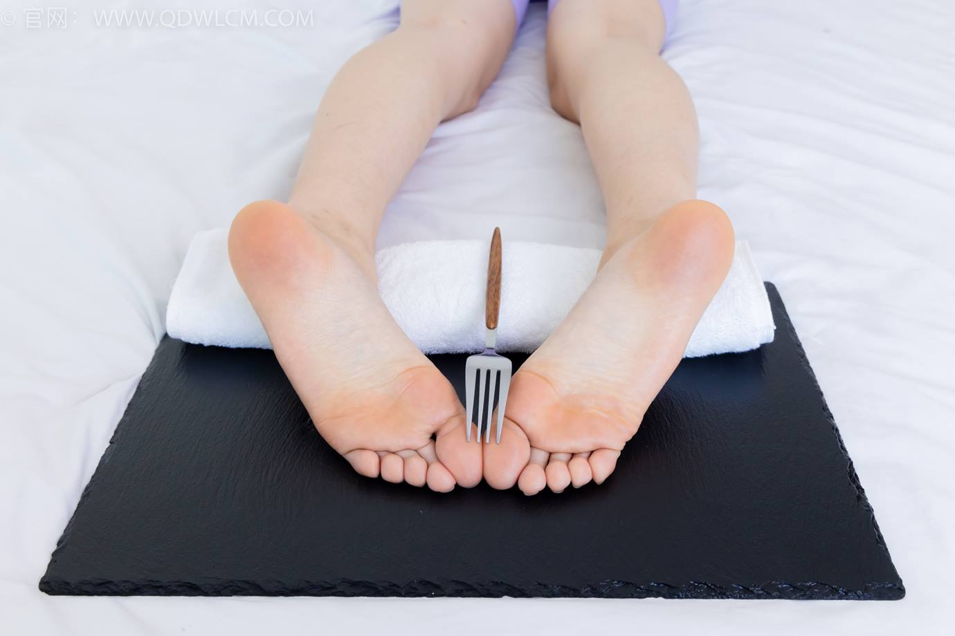 图片[146]-物恋传媒 NO.2299 泡泡-板鞋、白棉袜、裸足、裸足刀叉摆盘剧情[208P] – 速更版-美库