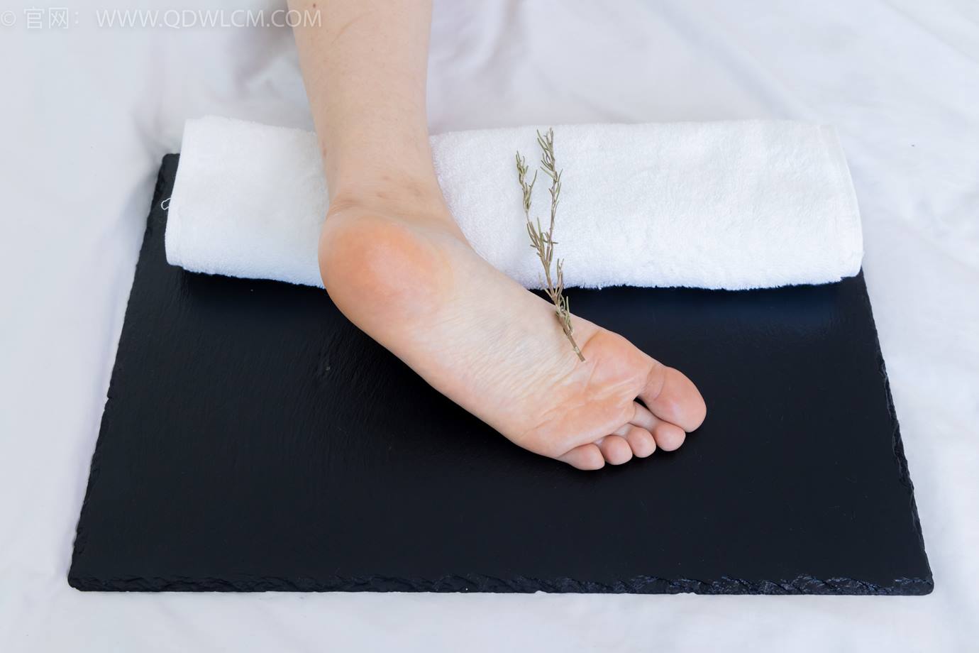 图片[185]-物恋传媒 NO.2299 泡泡-板鞋、白棉袜、裸足、裸足刀叉摆盘剧情[208P] – 速更版-美库