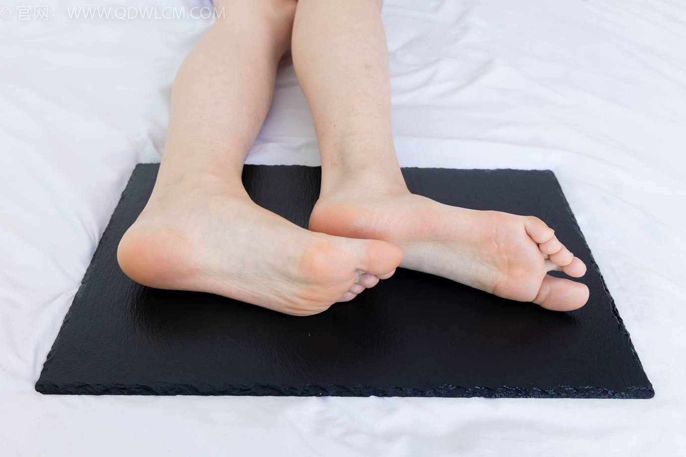 图片[186]-物恋传媒 NO.2299 泡泡-板鞋、白棉袜、裸足、裸足刀叉摆盘剧情[208P] – 速更版-美库