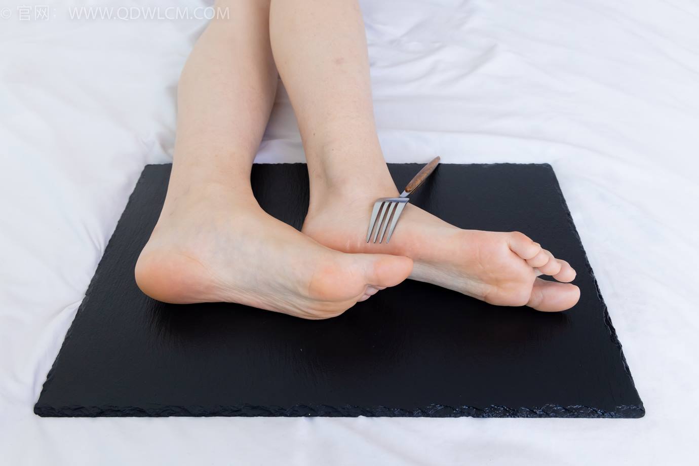 图片[187]-物恋传媒 NO.2299 泡泡-板鞋、白棉袜、裸足、裸足刀叉摆盘剧情[208P] – 速更版-美库