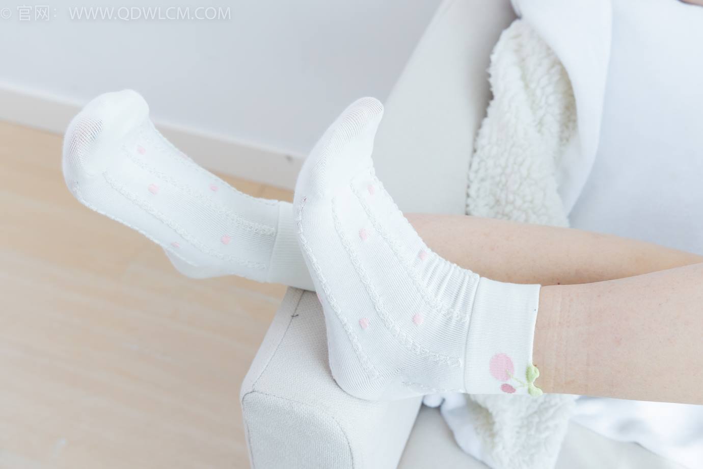 图片[191]-物恋传媒 NO.2299 泡泡-板鞋、白棉袜、裸足、裸足刀叉摆盘剧情[208P] – 速更版-美库