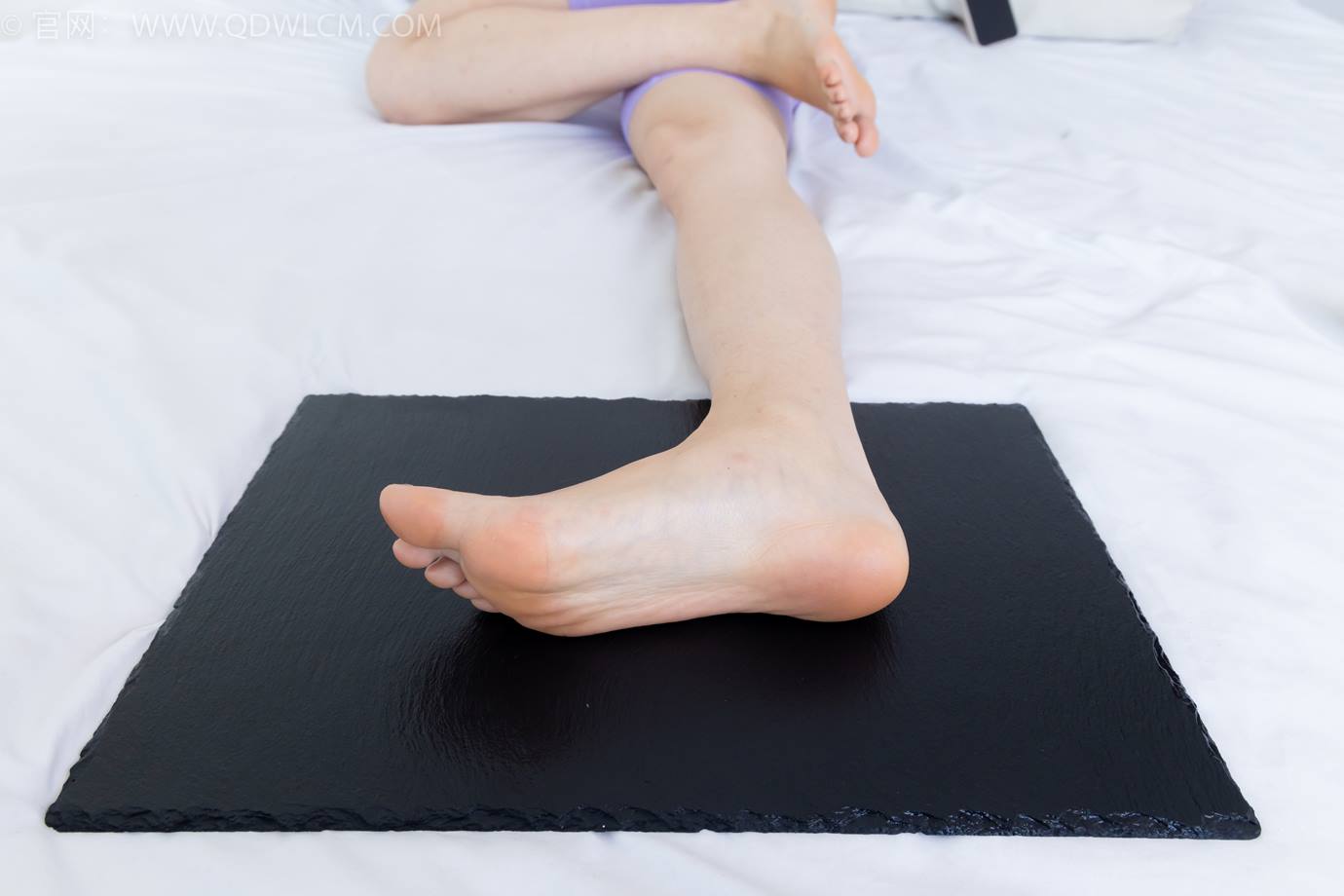 图片[192]-物恋传媒 NO.2299 泡泡-板鞋、白棉袜、裸足、裸足刀叉摆盘剧情[208P] – 速更版-美库