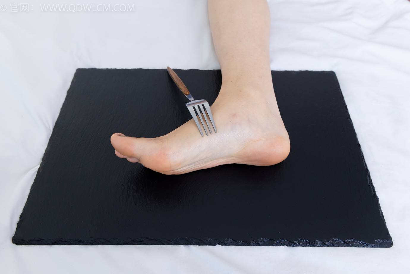 图片[197]-物恋传媒 NO.2299 泡泡-板鞋、白棉袜、裸足、裸足刀叉摆盘剧情[208P] – 速更版-美库