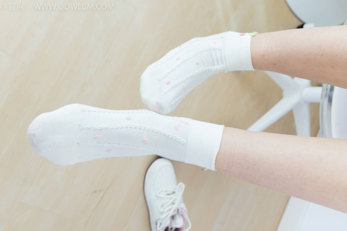 图片[198]-物恋传媒 NO.2299 泡泡-板鞋、白棉袜、裸足、裸足刀叉摆盘剧情[208P] – 速更版-美库