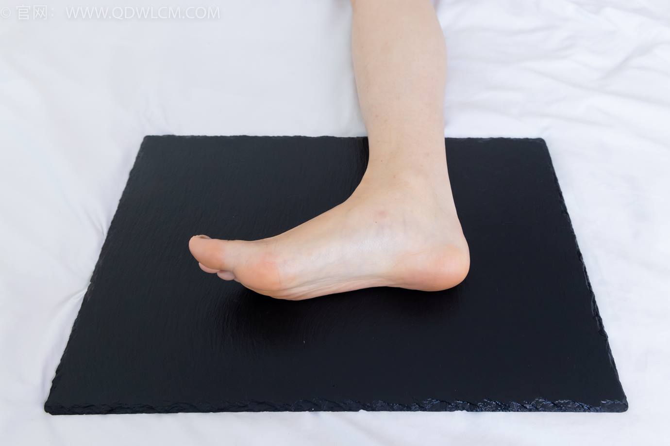 图片[200]-物恋传媒 NO.2299 泡泡-板鞋、白棉袜、裸足、裸足刀叉摆盘剧情[208P] – 速更版-美库