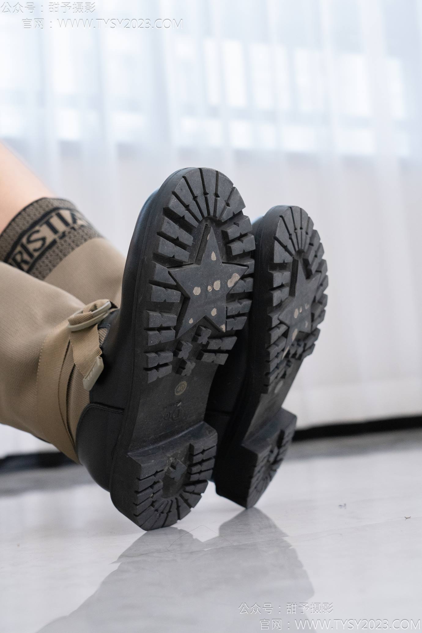 图片[17]-甜予摄影 NO.129 咖啡豆-长靴、白棉袜、裸足[100P] – 速更版-美库