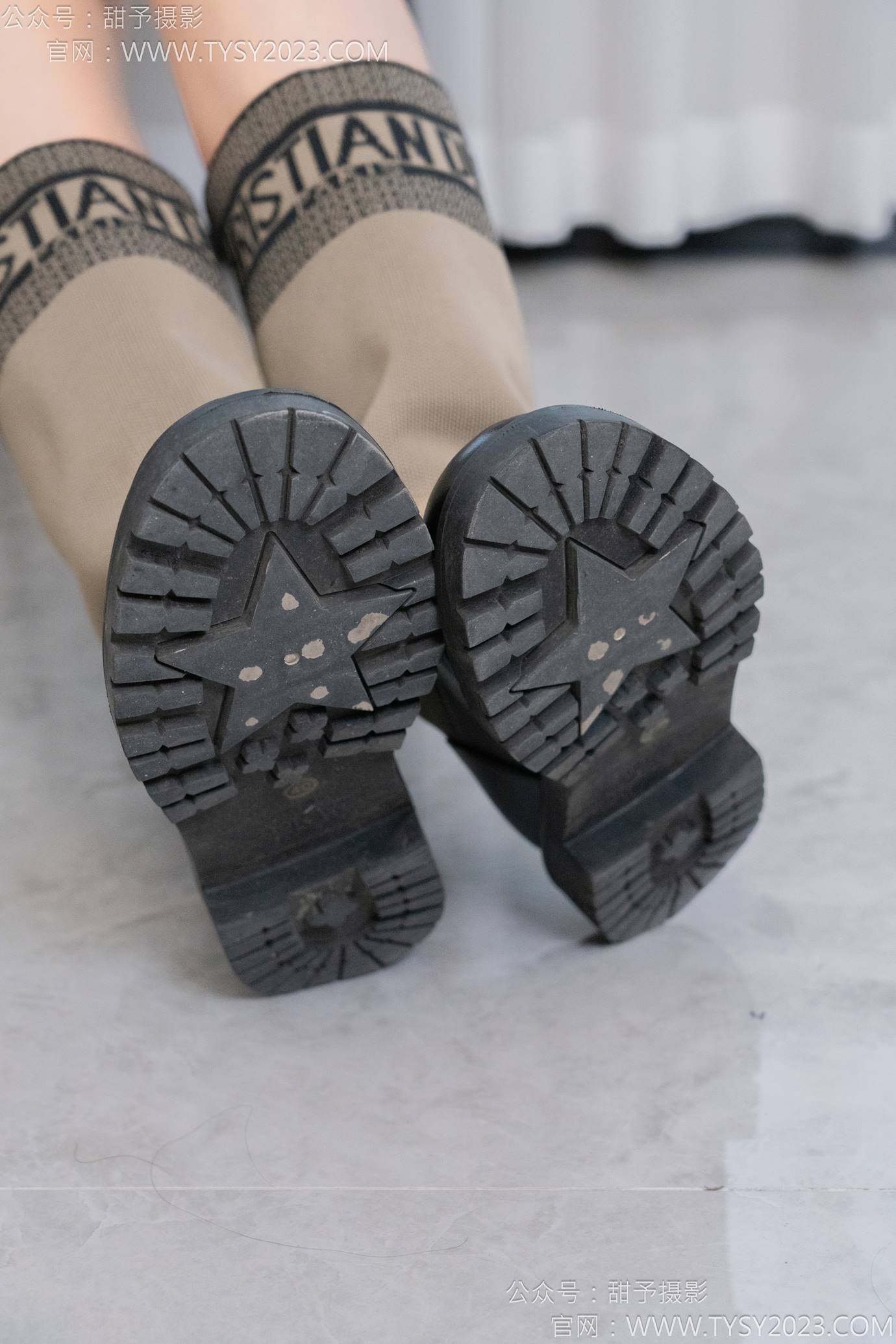 图片[18]-甜予摄影 NO.129 咖啡豆-长靴、白棉袜、裸足[100P] – 速更版-美库