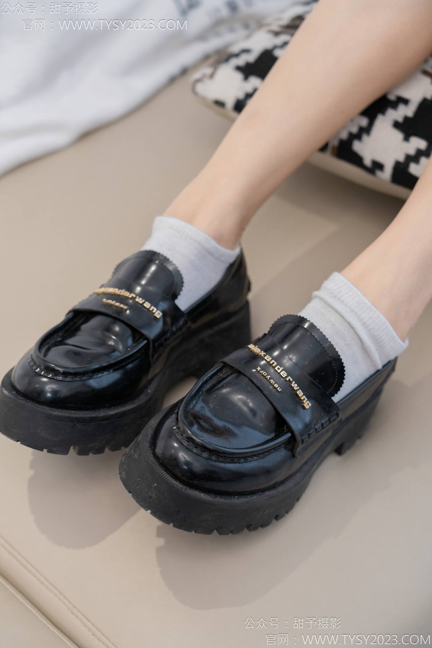 图片[43]-甜予摄影 NO.130 澜澜-皮鞋、白棉袜、裸足、掉袜子剧情[130P] – 速更版-美库