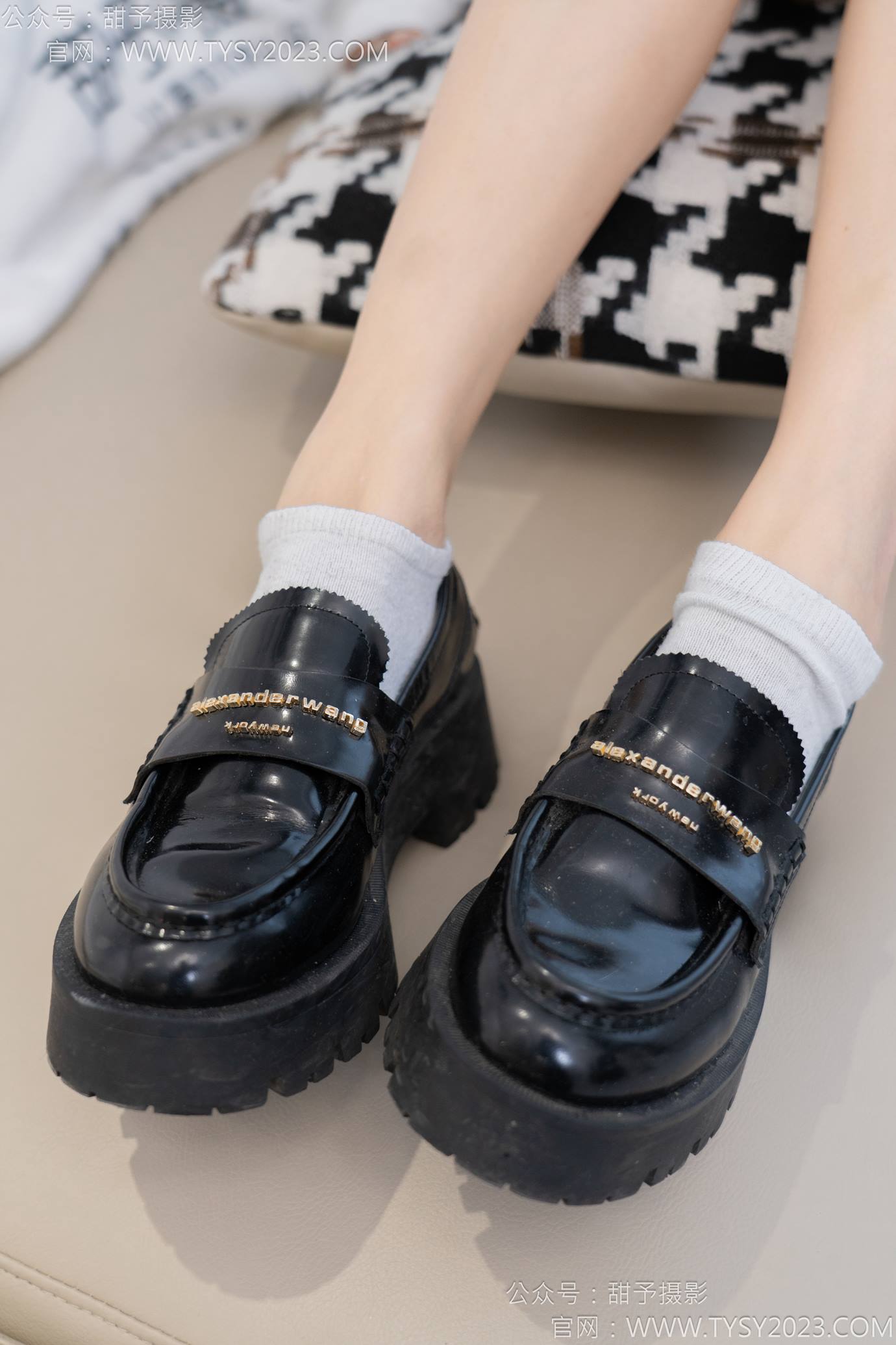 图片[47]-甜予摄影 NO.130 澜澜-皮鞋、白棉袜、裸足、掉袜子剧情[130P] – 速更版-美库