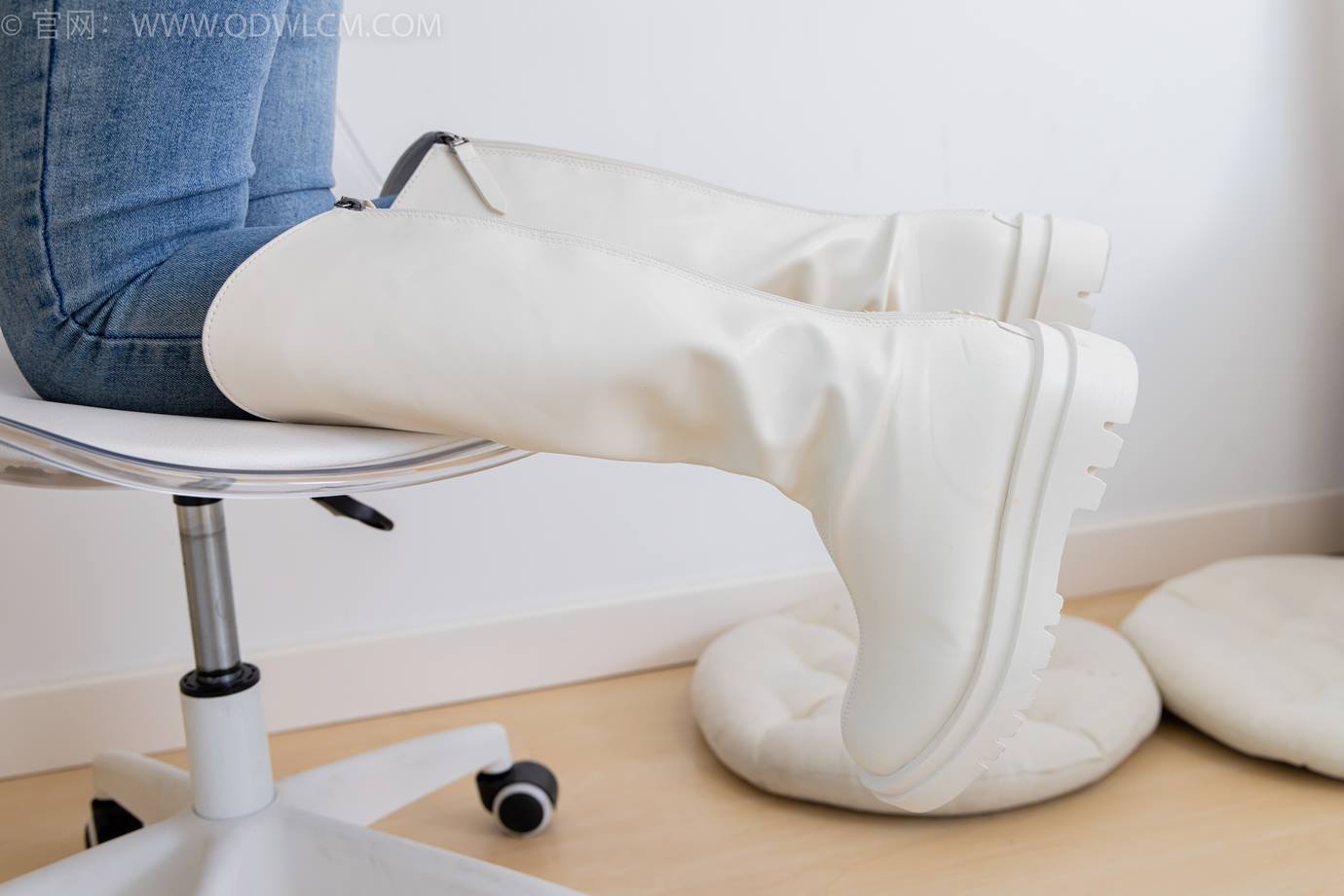 图片[41]-物恋传媒 NO.2302 恬恬-长靴、厚白丝、裤里丝、瑜伽动作老头乐挠脚剧情[115P] – 速更版-美库