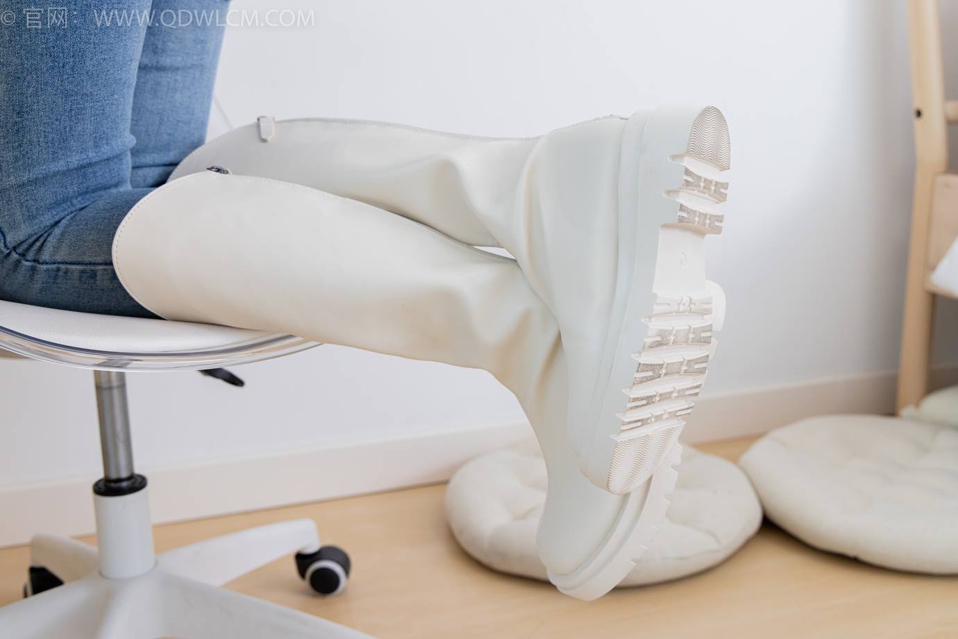 图片[42]-物恋传媒 NO.2302 恬恬-长靴、厚白丝、裤里丝、瑜伽动作老头乐挠脚剧情[115P] – 速更版-美库