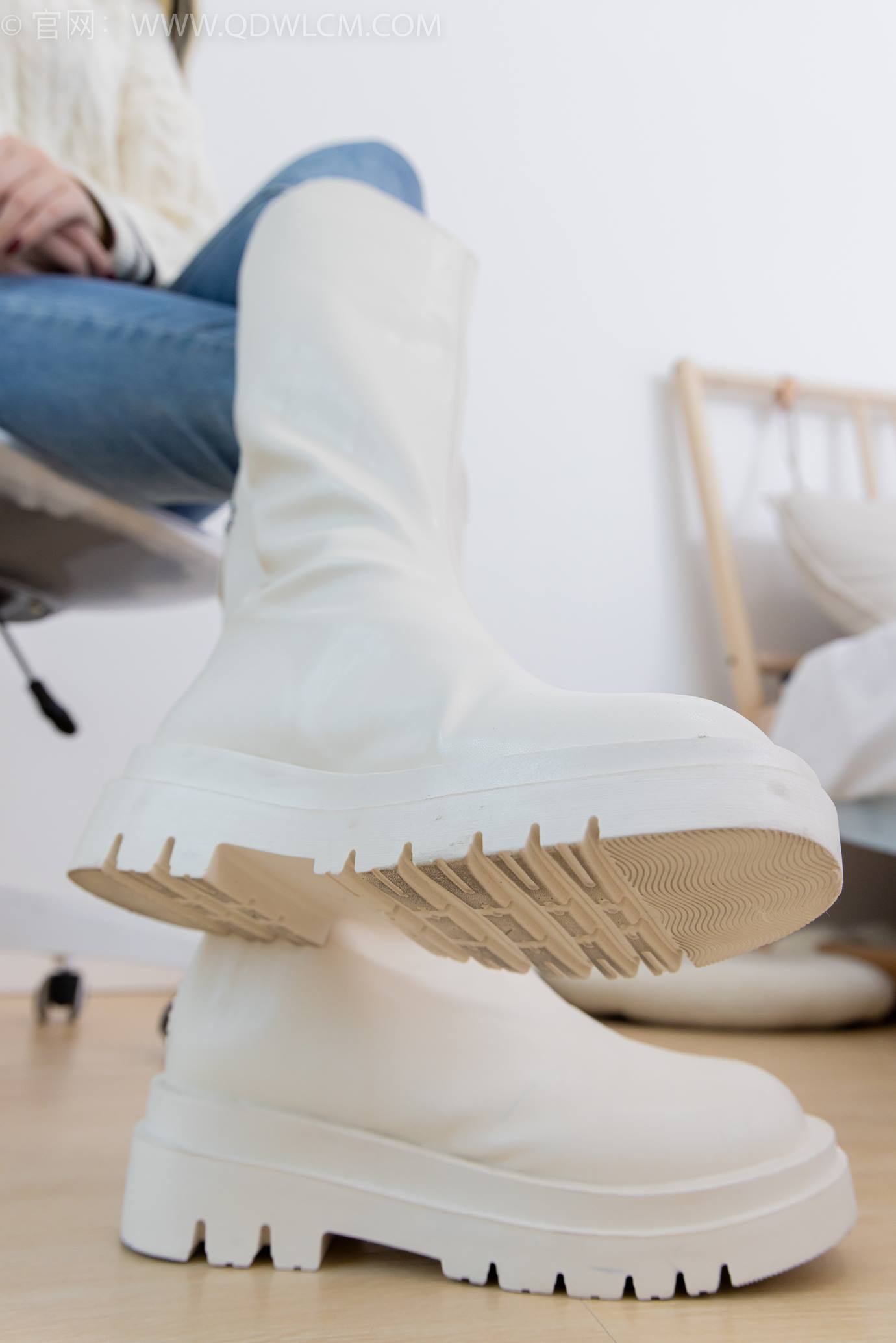 图片[47]-物恋传媒 NO.2302 恬恬-长靴、厚白丝、裤里丝、瑜伽动作老头乐挠脚剧情[115P] – 速更版-美库