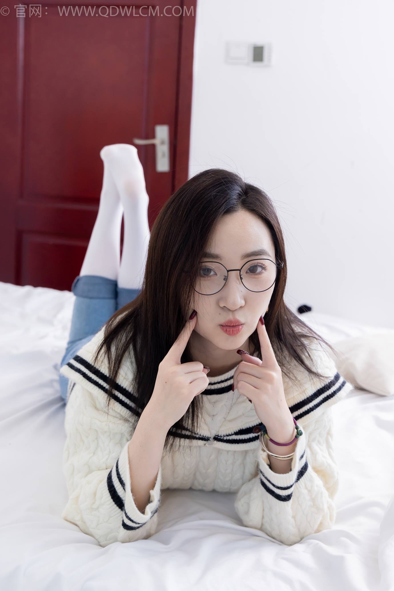 图片[96]-物恋传媒 NO.2302 恬恬-长靴、厚白丝、裤里丝、瑜伽动作老头乐挠脚剧情[115P] – 速更版-美库