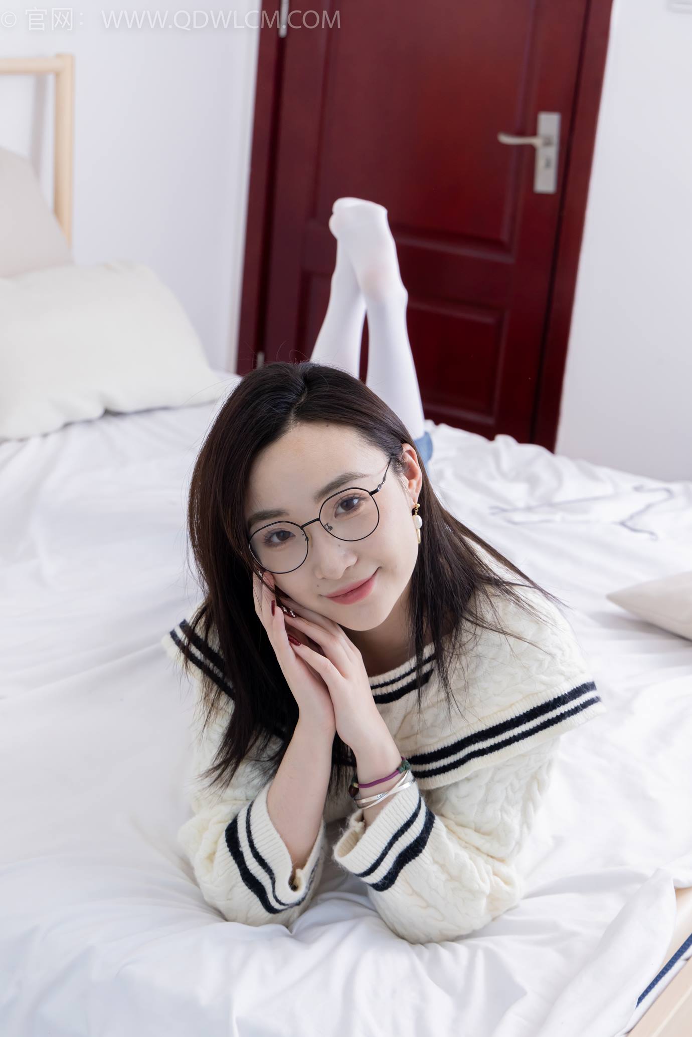 图片[99]-物恋传媒 NO.2302 恬恬-长靴、厚白丝、裤里丝、瑜伽动作老头乐挠脚剧情[115P] – 速更版-美库