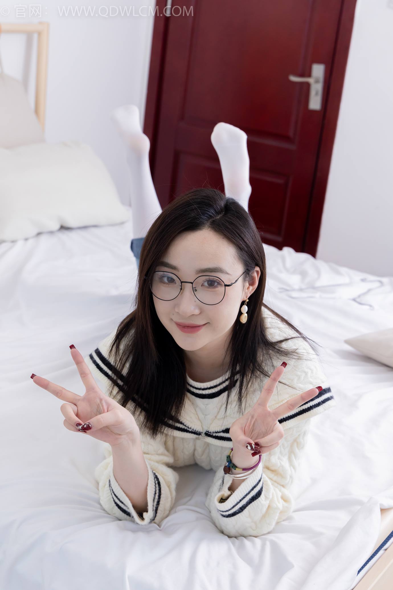 图片[100]-物恋传媒 NO.2302 恬恬-长靴、厚白丝、裤里丝、瑜伽动作老头乐挠脚剧情[115P] – 速更版-美库