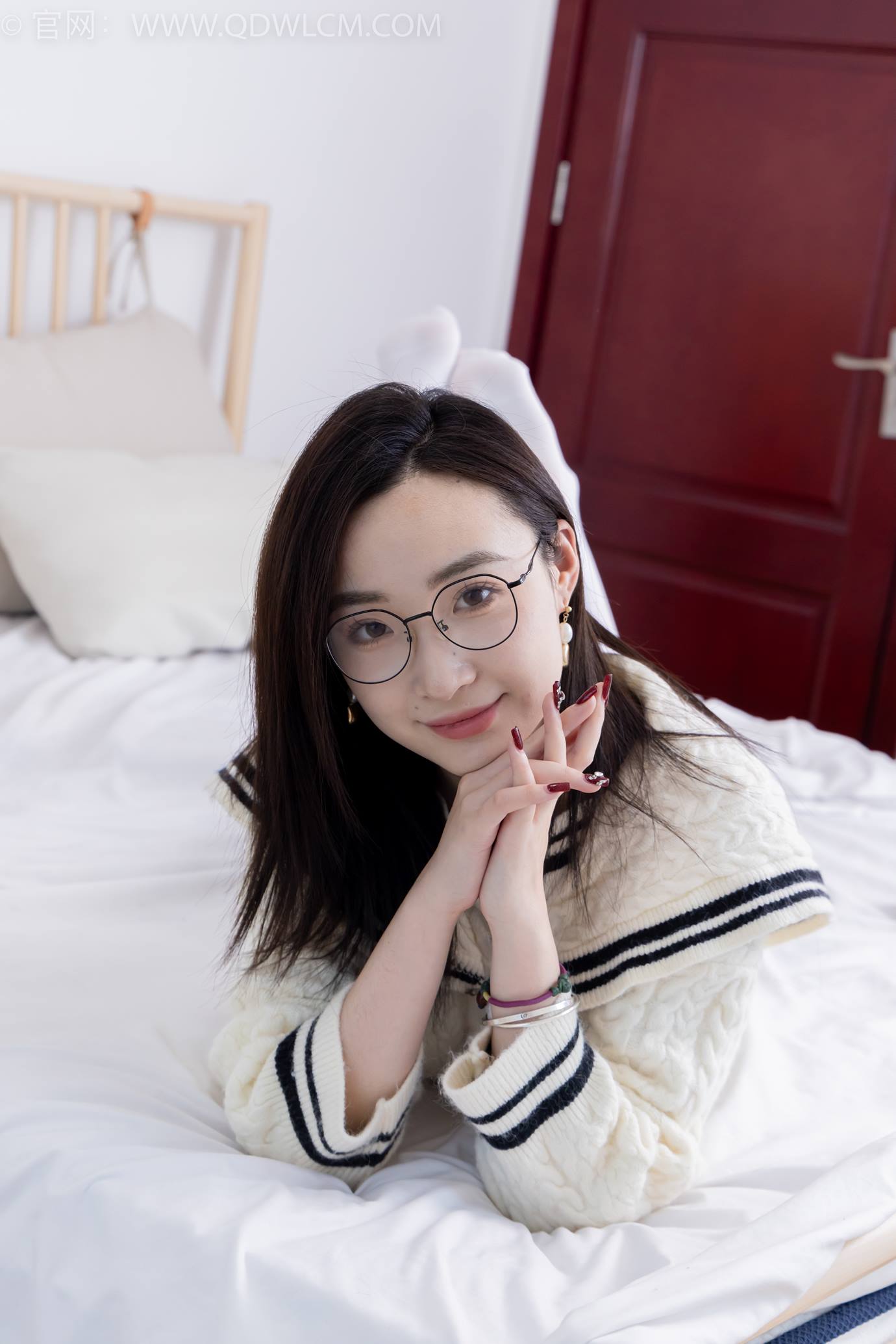 图片[101]-物恋传媒 NO.2302 恬恬-长靴、厚白丝、裤里丝、瑜伽动作老头乐挠脚剧情[115P] – 速更版-美库