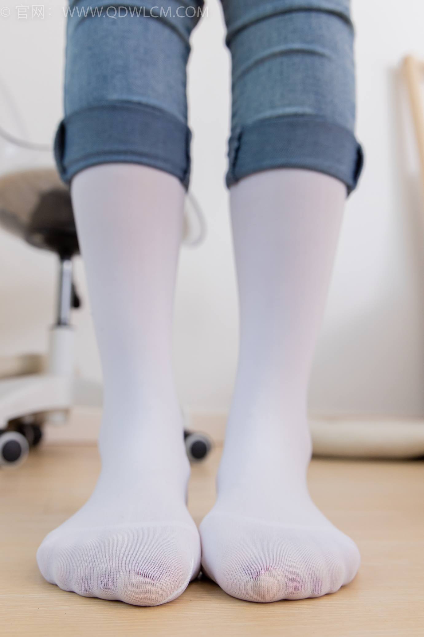 图片[106]-物恋传媒 NO.2302 恬恬-长靴、厚白丝、裤里丝、瑜伽动作老头乐挠脚剧情[115P] – 速更版-美库