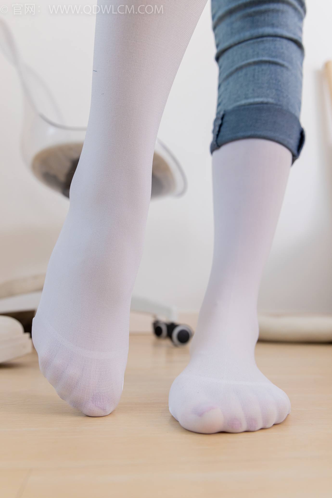 图片[108]-物恋传媒 NO.2302 恬恬-长靴、厚白丝、裤里丝、瑜伽动作老头乐挠脚剧情[115P] – 速更版-美库