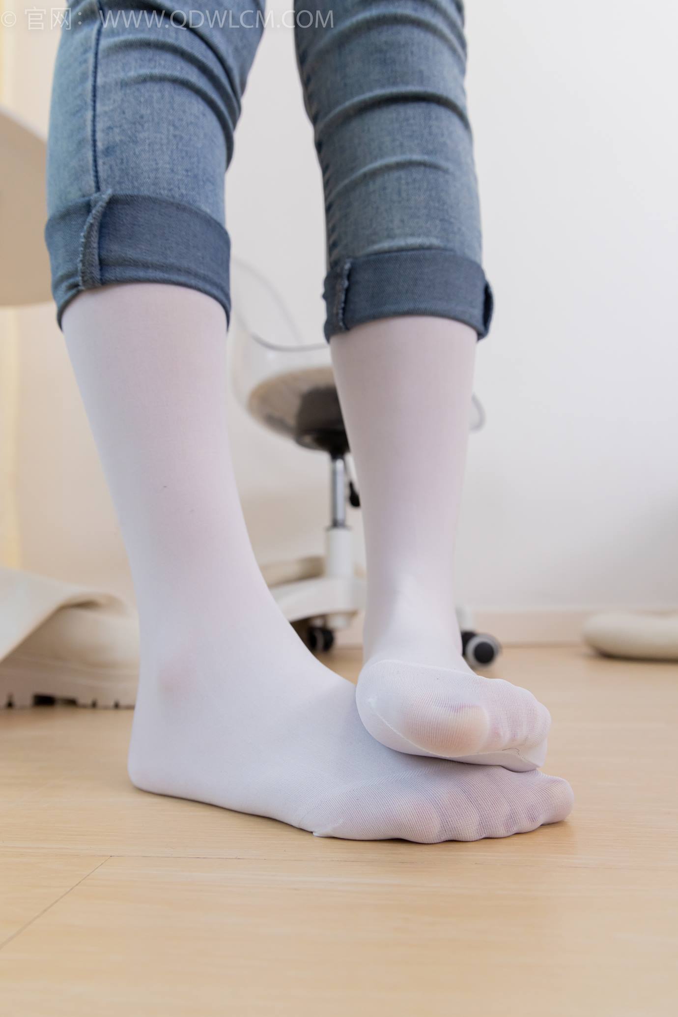 图片[110]-物恋传媒 NO.2302 恬恬-长靴、厚白丝、裤里丝、瑜伽动作老头乐挠脚剧情[115P] – 速更版-美库