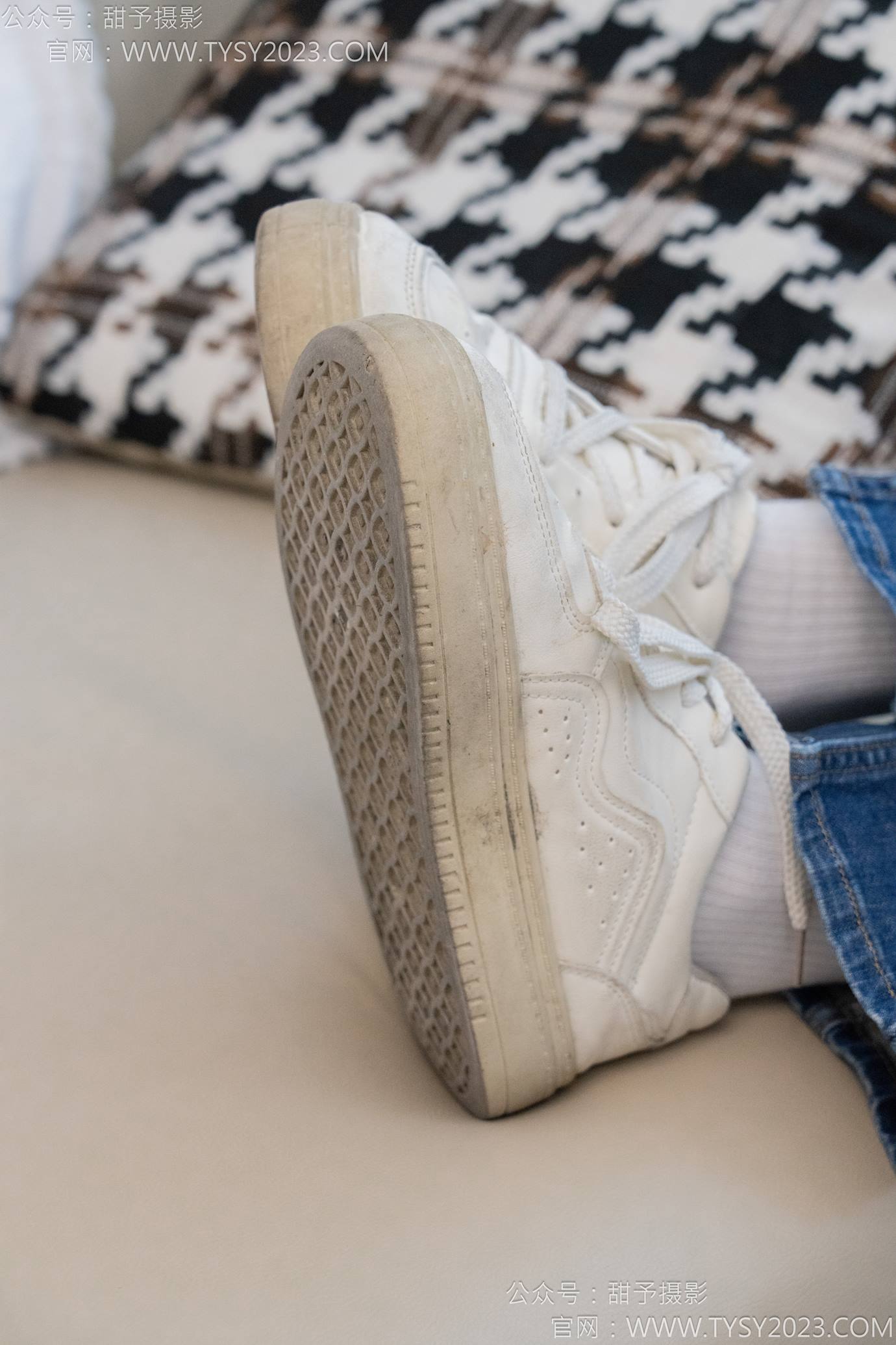 图片[24]-甜予摄影 NO.132 诺诺-板鞋、白棉袜、裸足[97P] – 速更版-美库