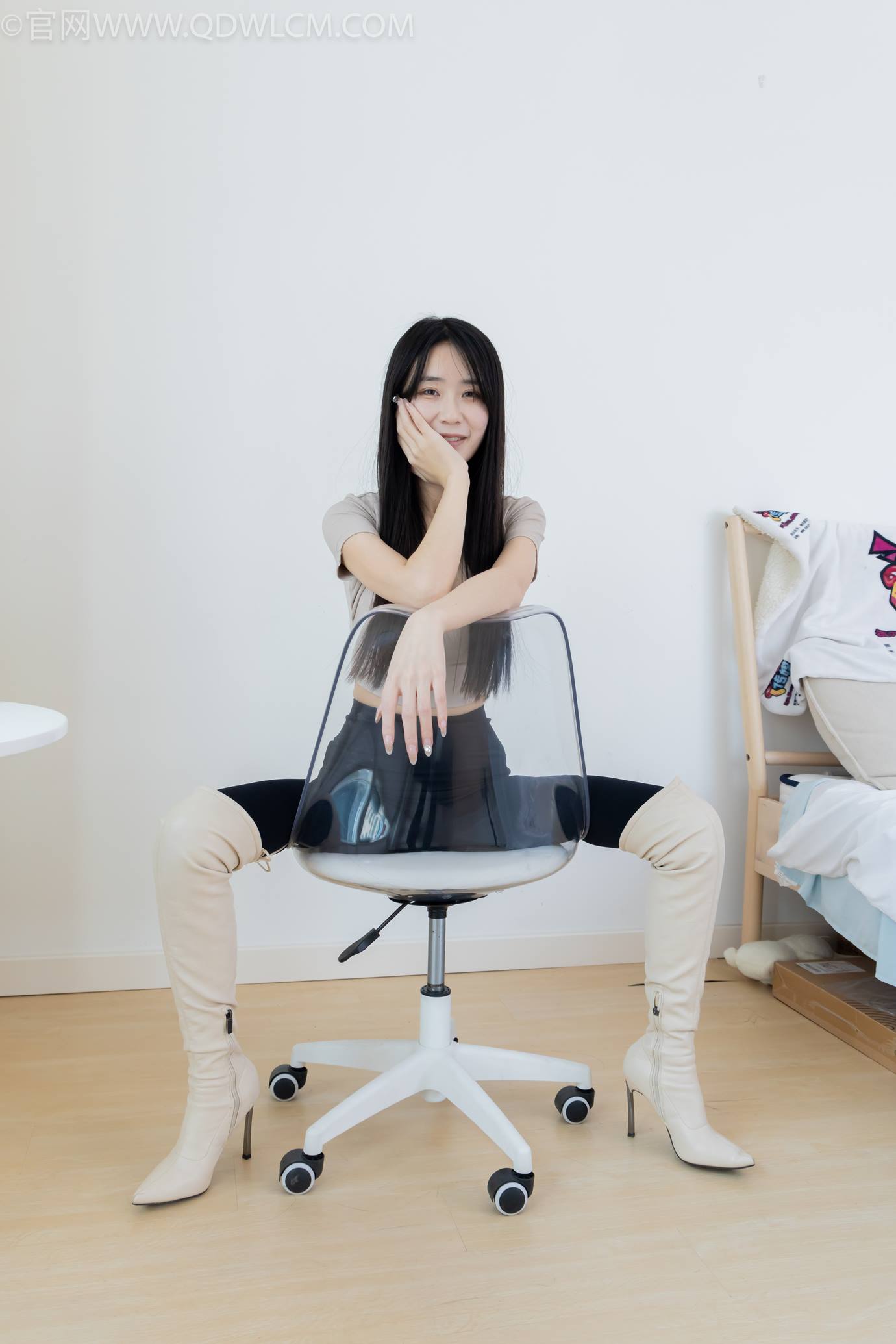 图片[11]-物恋传媒 NO.2305 菜菜-高跟长靴、短白棉袜、裸足[152P] – 速更版-美库