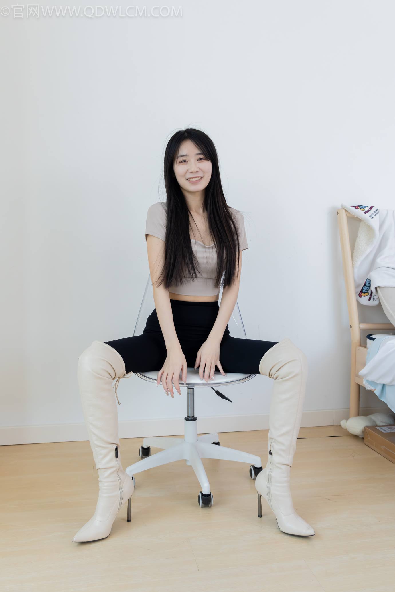 图片[18]-物恋传媒 NO.2305 菜菜-高跟长靴、短白棉袜、裸足[152P] – 速更版-美库