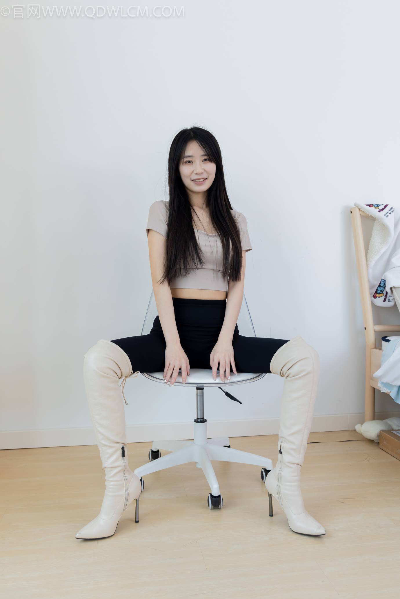 图片[22]-物恋传媒 NO.2305 菜菜-高跟长靴、短白棉袜、裸足[152P] – 速更版-美库