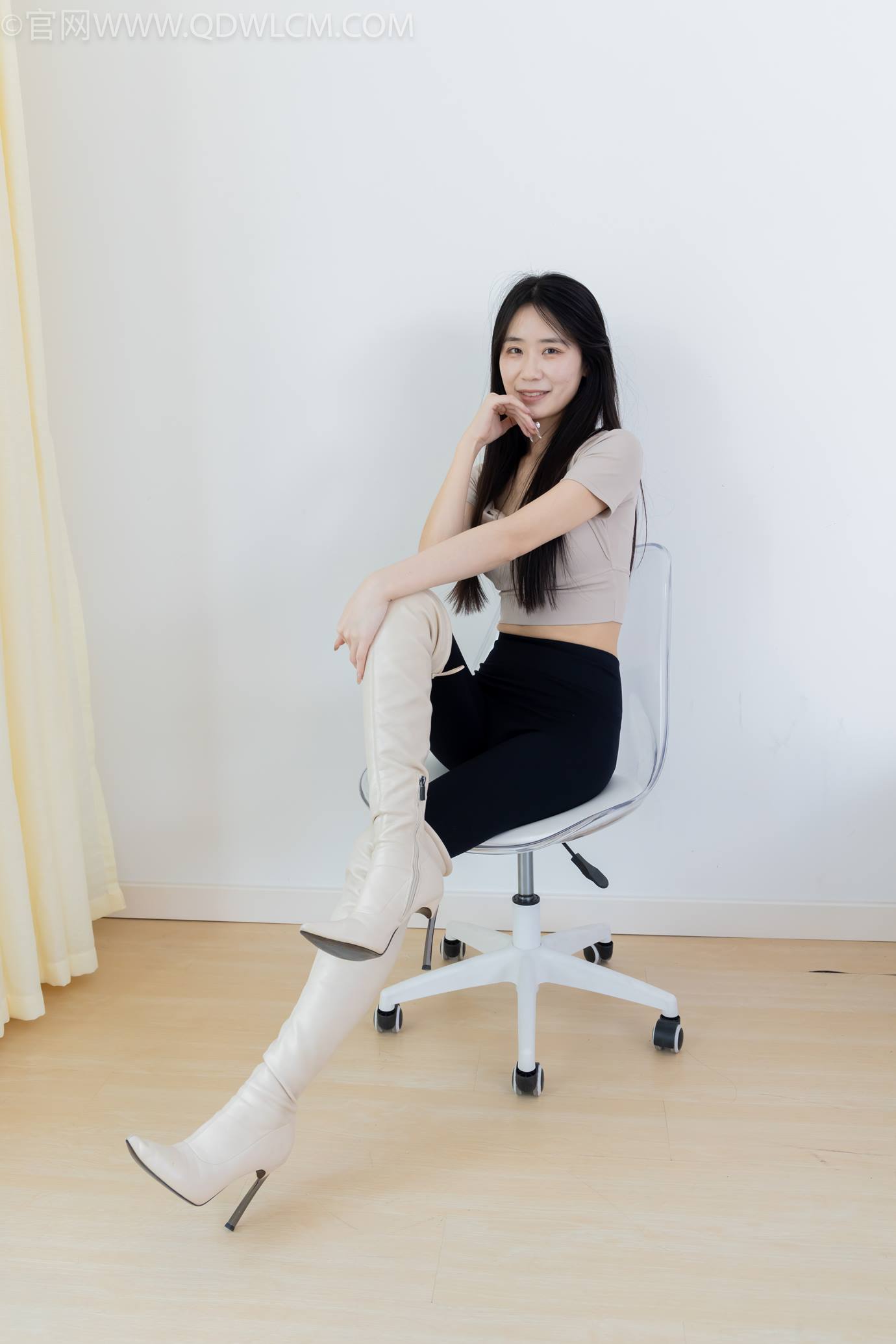 图片[25]-物恋传媒 NO.2305 菜菜-高跟长靴、短白棉袜、裸足[152P] – 速更版-美库