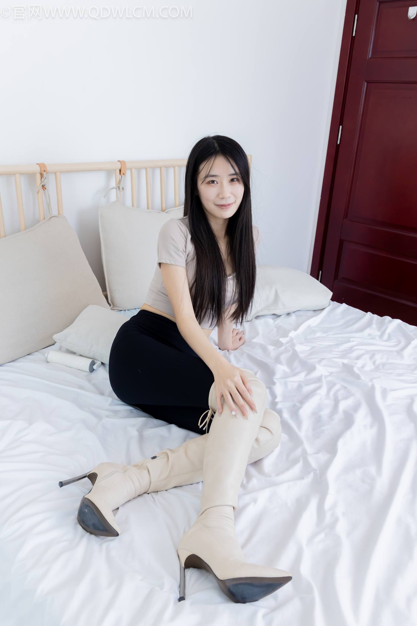 图片[71]-物恋传媒 NO.2305 菜菜-高跟长靴、短白棉袜、裸足[152P] – 速更版-美库