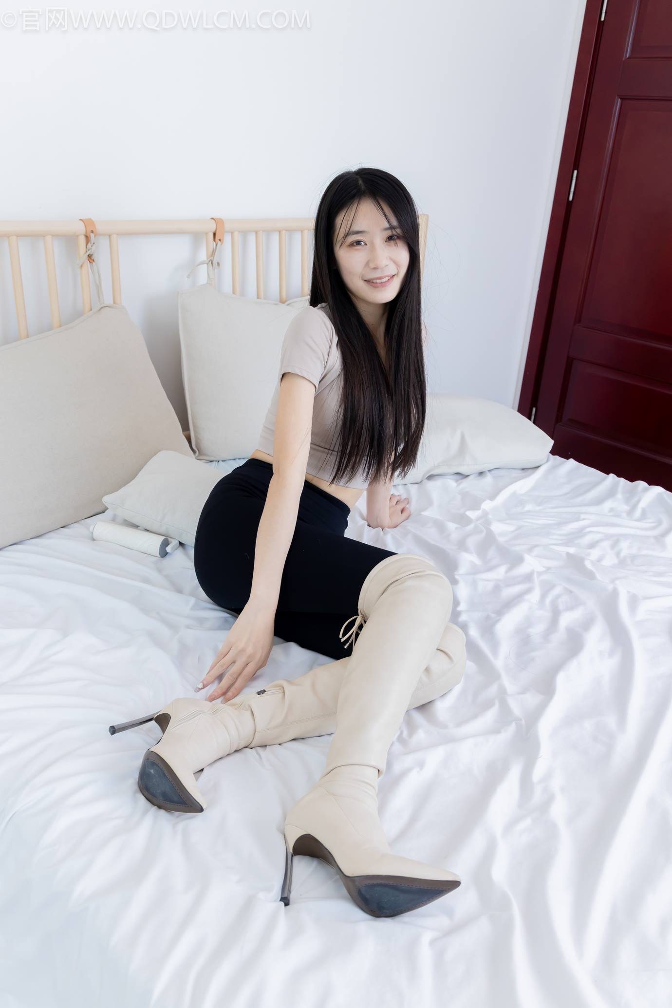 图片[73]-物恋传媒 NO.2305 菜菜-高跟长靴、短白棉袜、裸足[152P] – 速更版-美库