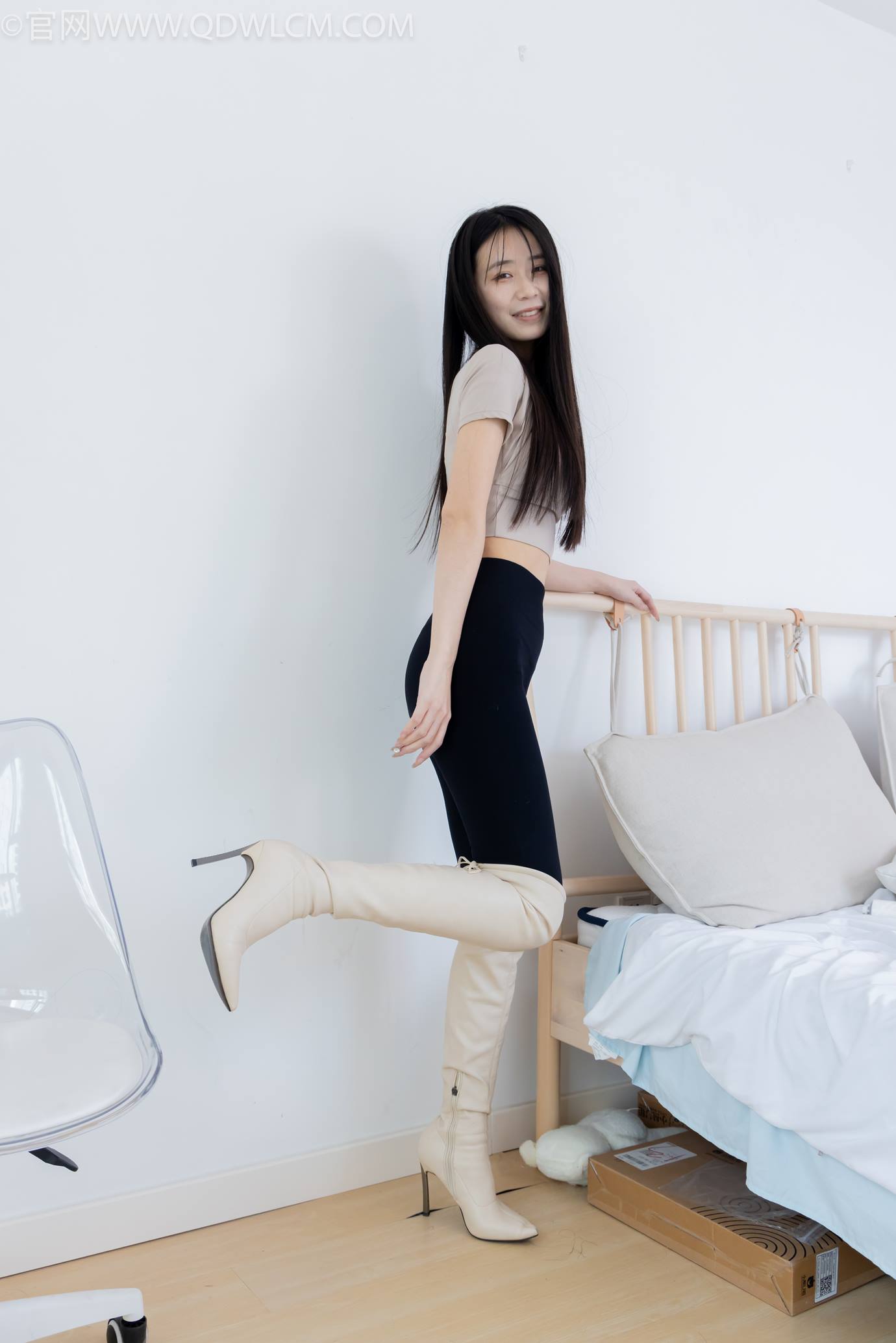 图片[76]-物恋传媒 NO.2305 菜菜-高跟长靴、短白棉袜、裸足[152P] – 速更版-美库