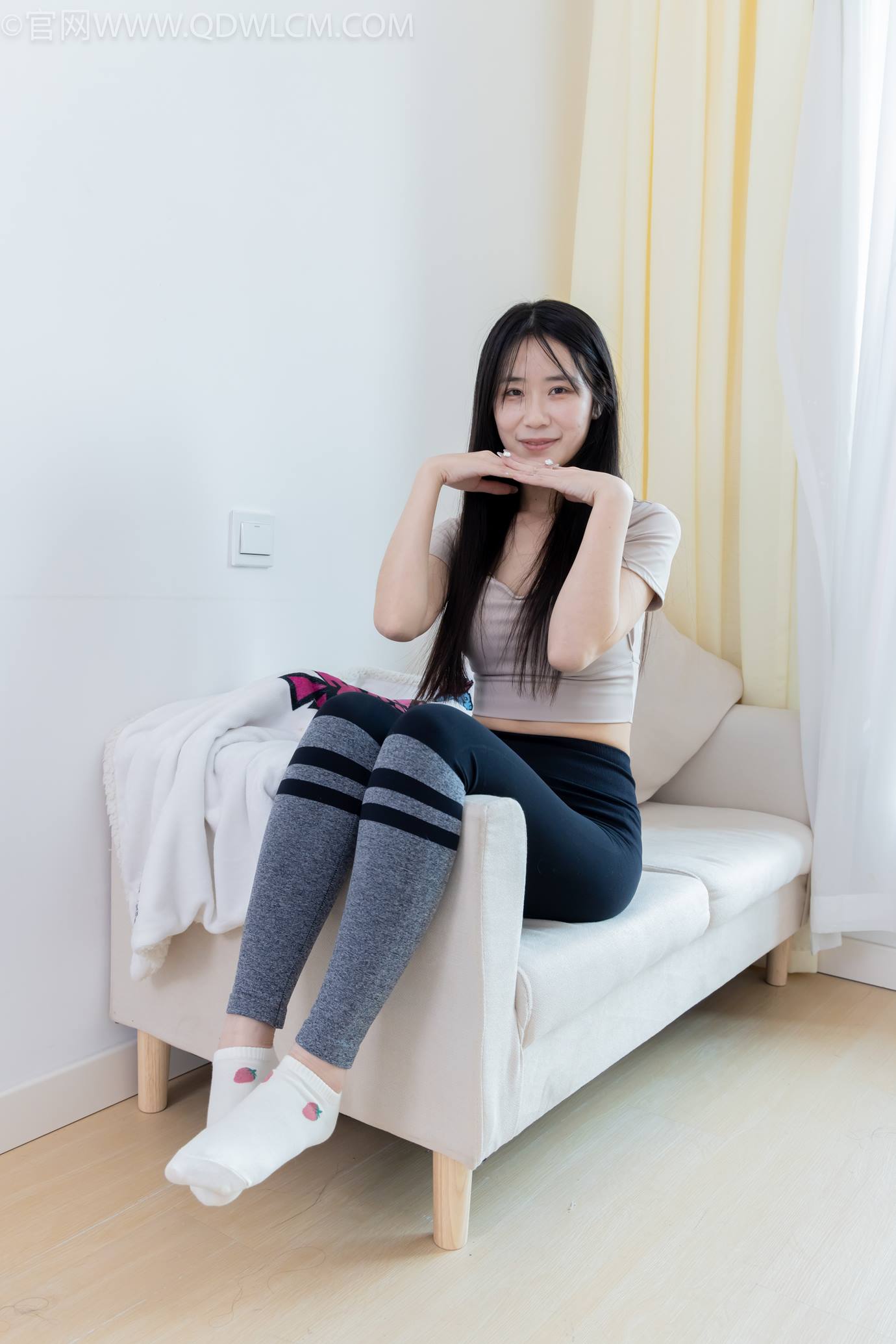 图片[101]-物恋传媒 NO.2305 菜菜-高跟长靴、短白棉袜、裸足[152P] – 速更版-美库