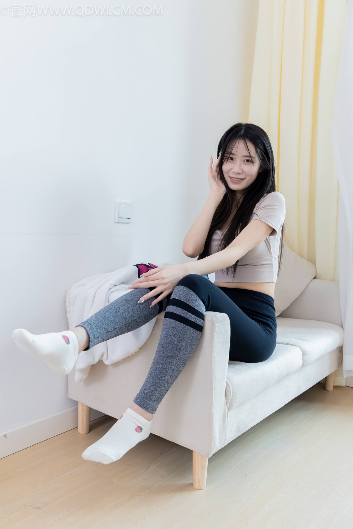 图片[102]-物恋传媒 NO.2305 菜菜-高跟长靴、短白棉袜、裸足[152P] – 速更版-美库