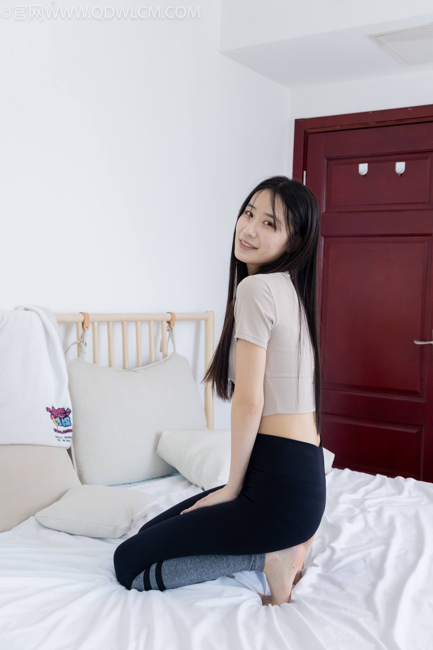 图片[130]-物恋传媒 NO.2305 菜菜-高跟长靴、短白棉袜、裸足[152P] – 速更版-美库