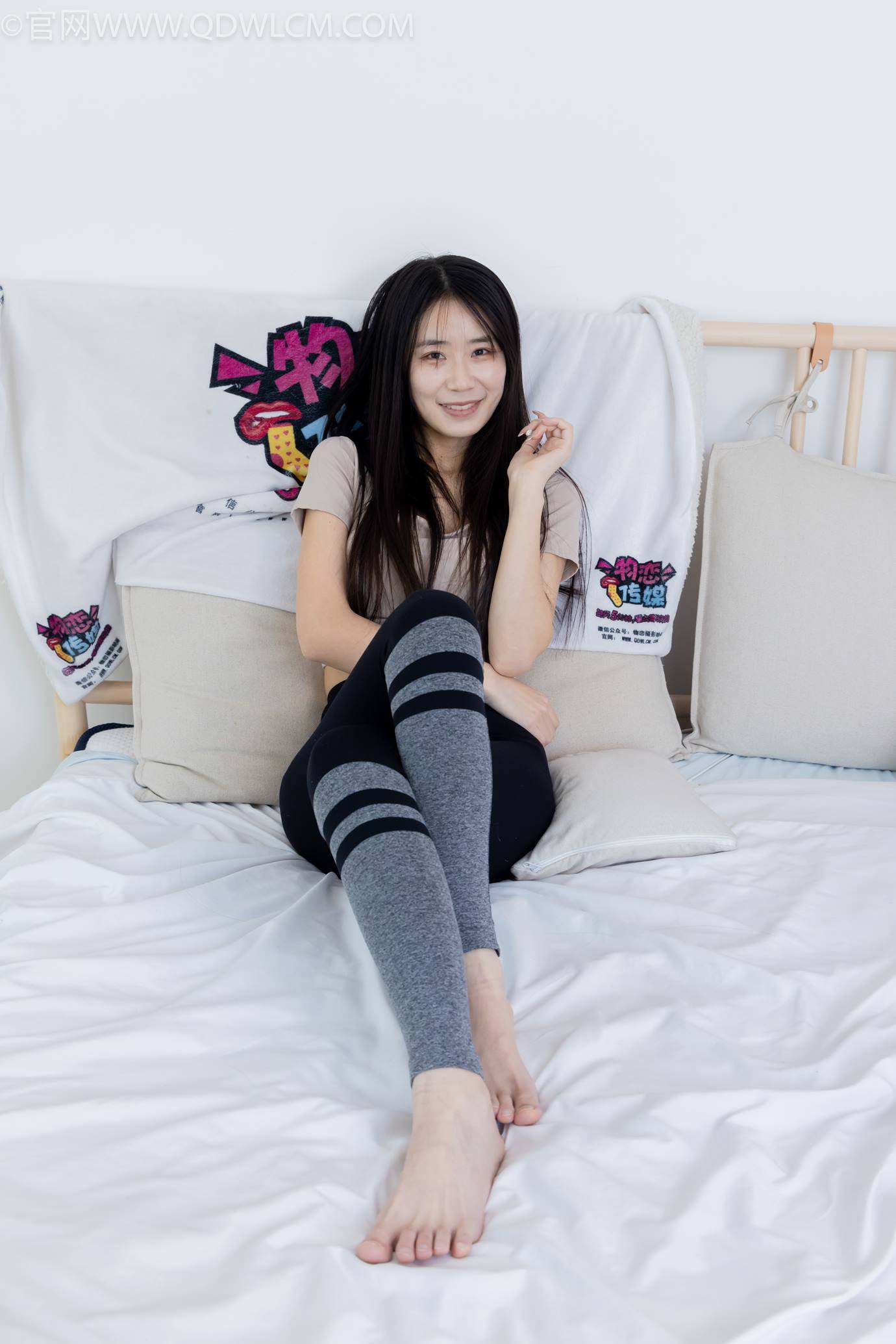 图片[143]-物恋传媒 NO.2305 菜菜-高跟长靴、短白棉袜、裸足[152P] – 速更版-美库