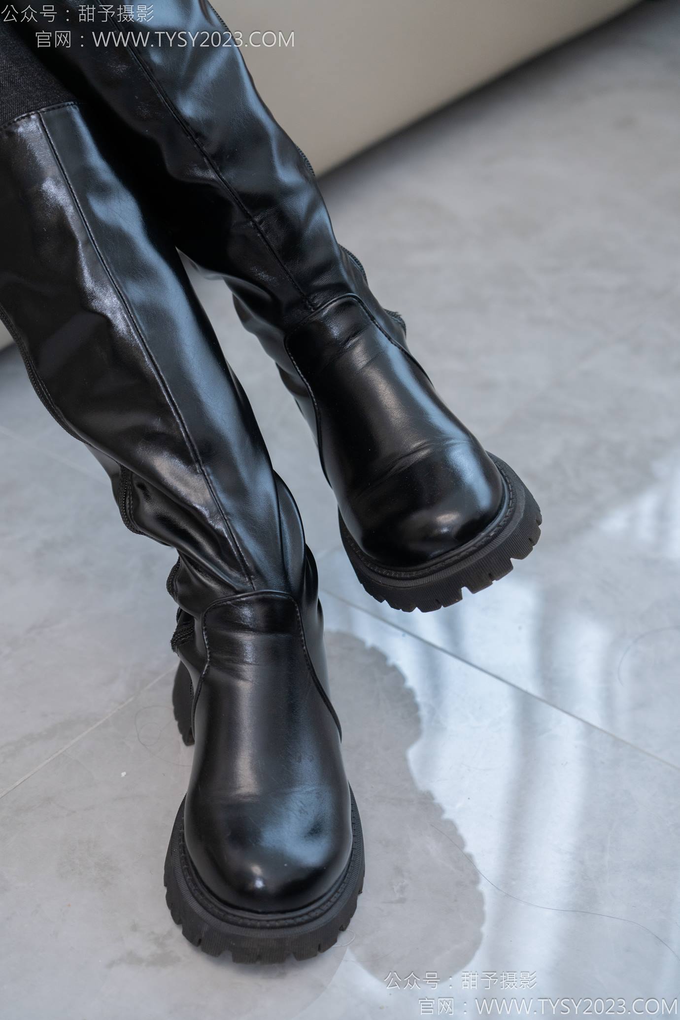图片[24]-甜予摄影 NO.133 梦梦-长靴、白棉袜、裸足[111P] – 速更版-美库