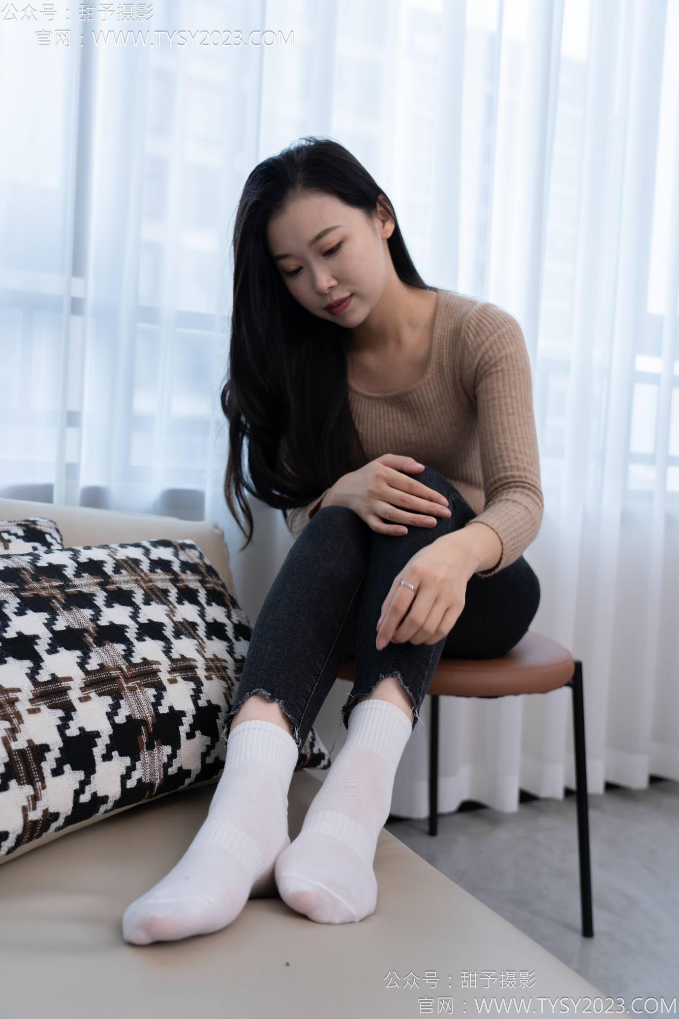 图片[26]-甜予摄影 NO.133 梦梦-长靴、白棉袜、裸足[111P] – 速更版-美库