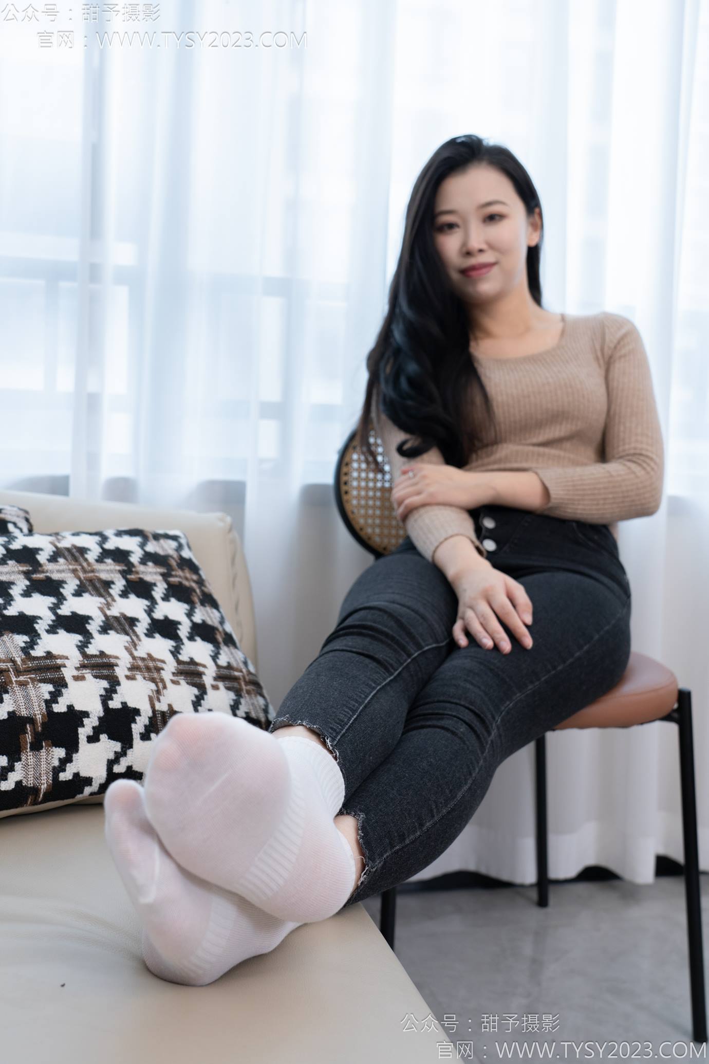 图片[41]-甜予摄影 NO.133 梦梦-长靴、白棉袜、裸足[111P] – 速更版-美库