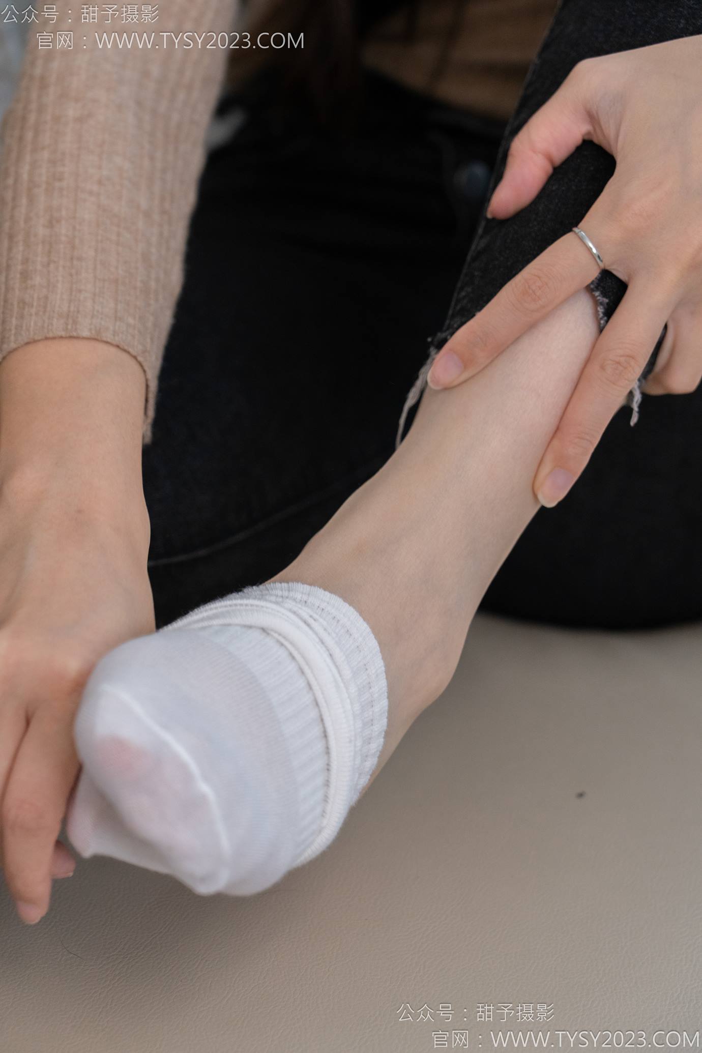 图片[55]-甜予摄影 NO.133 梦梦-长靴、白棉袜、裸足[111P] – 速更版-美库