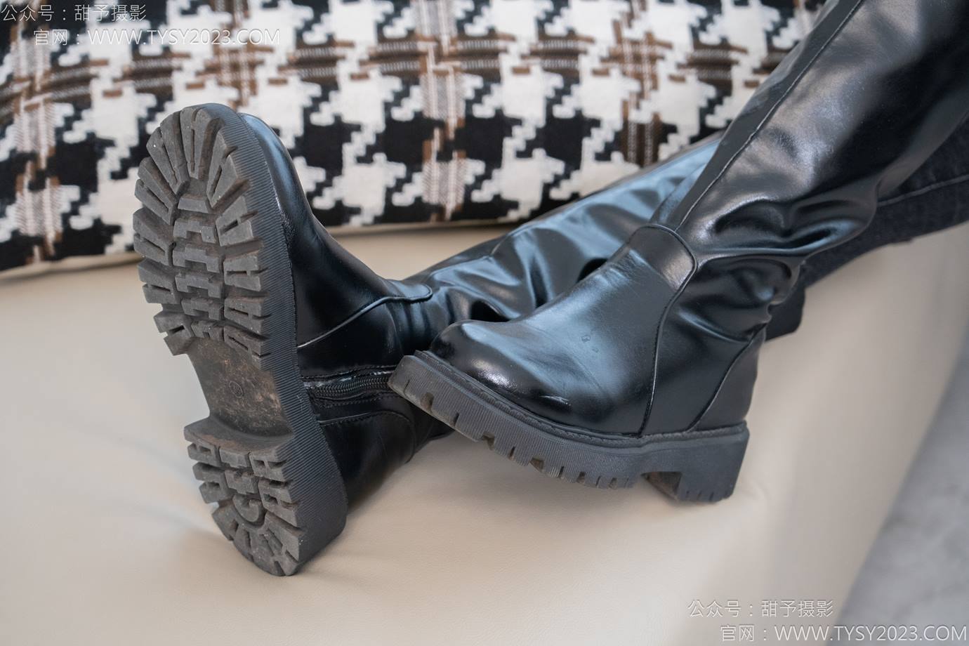 图片[73]-甜予摄影 NO.133 梦梦-长靴、白棉袜、裸足[111P] – 速更版-美库