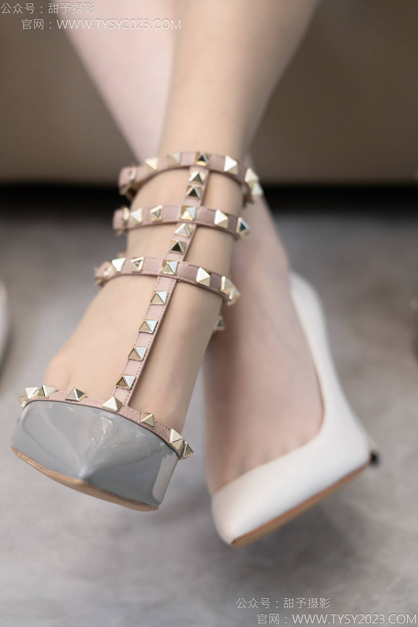 图片[20]-甜予摄影 NO.134 璇璇思思-高跟鞋、薄白丝、薄灰丝[84P] – 速更版-美库