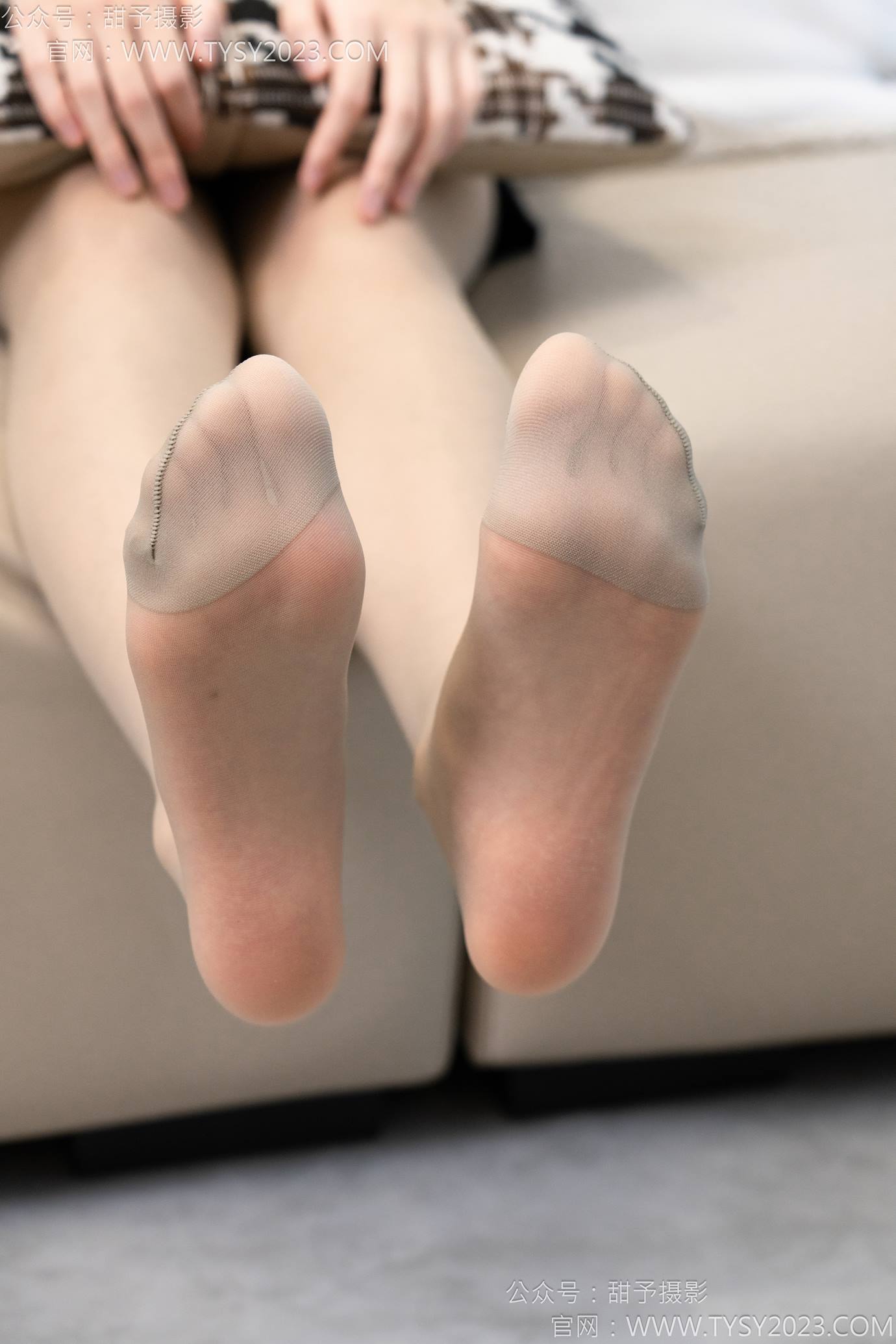 图片[58]-甜予摄影 NO.134 璇璇思思-高跟鞋、薄白丝、薄灰丝[84P] – 速更版-美库