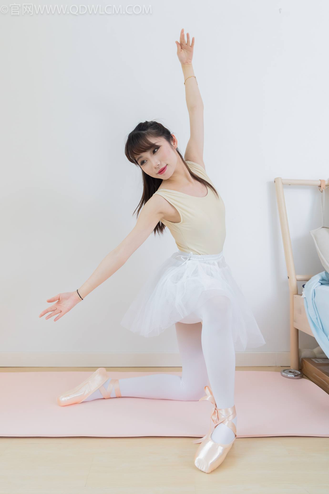 图片[10]-物恋传媒 NO.2307 泡泡-芭蕾鞋、厚白丝、芭蕾动作、皮筋绑脚剧情[166P] – 速更版-美库