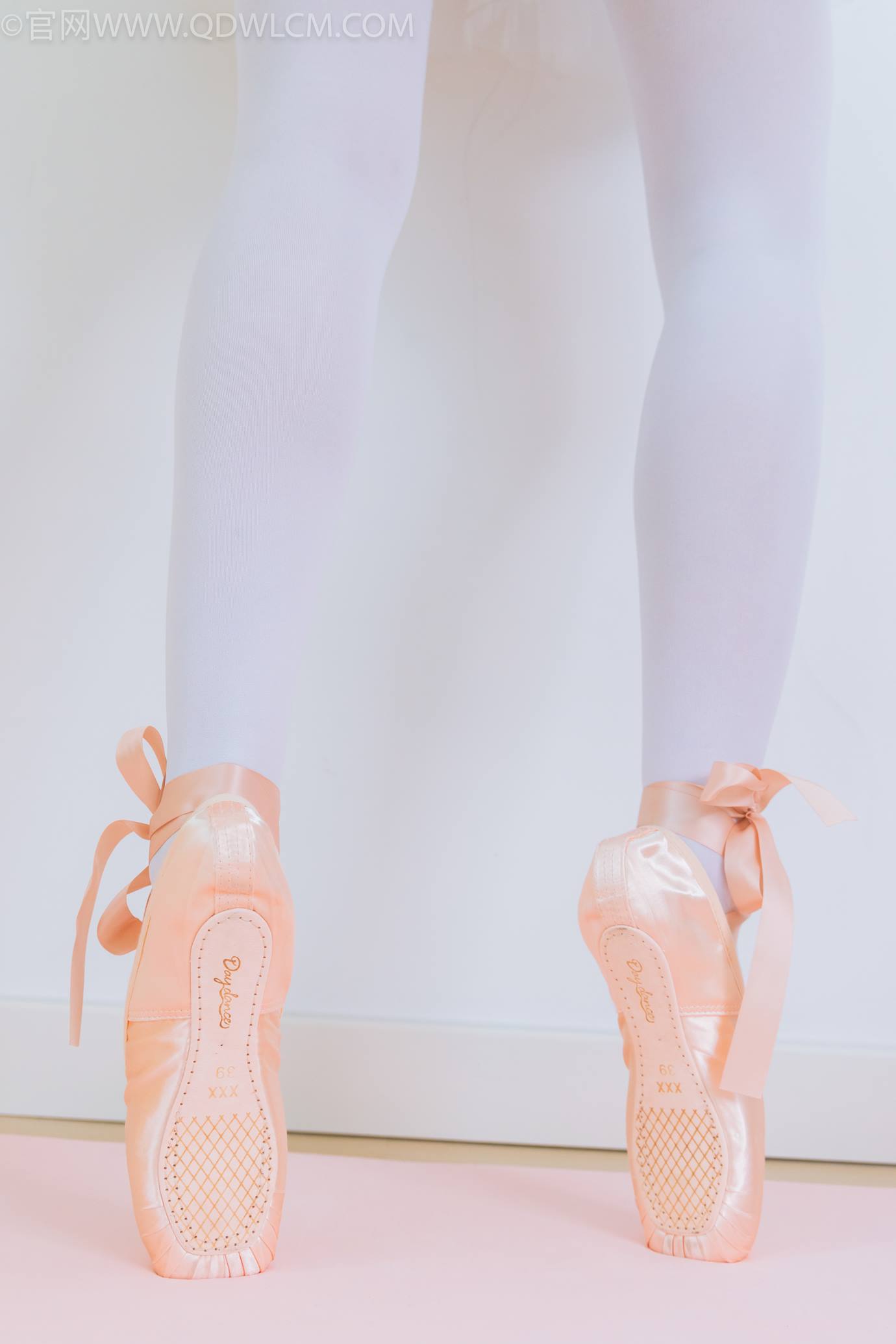 图片[35]-物恋传媒 NO.2307 泡泡-芭蕾鞋、厚白丝、芭蕾动作、皮筋绑脚剧情[166P] – 速更版-美库