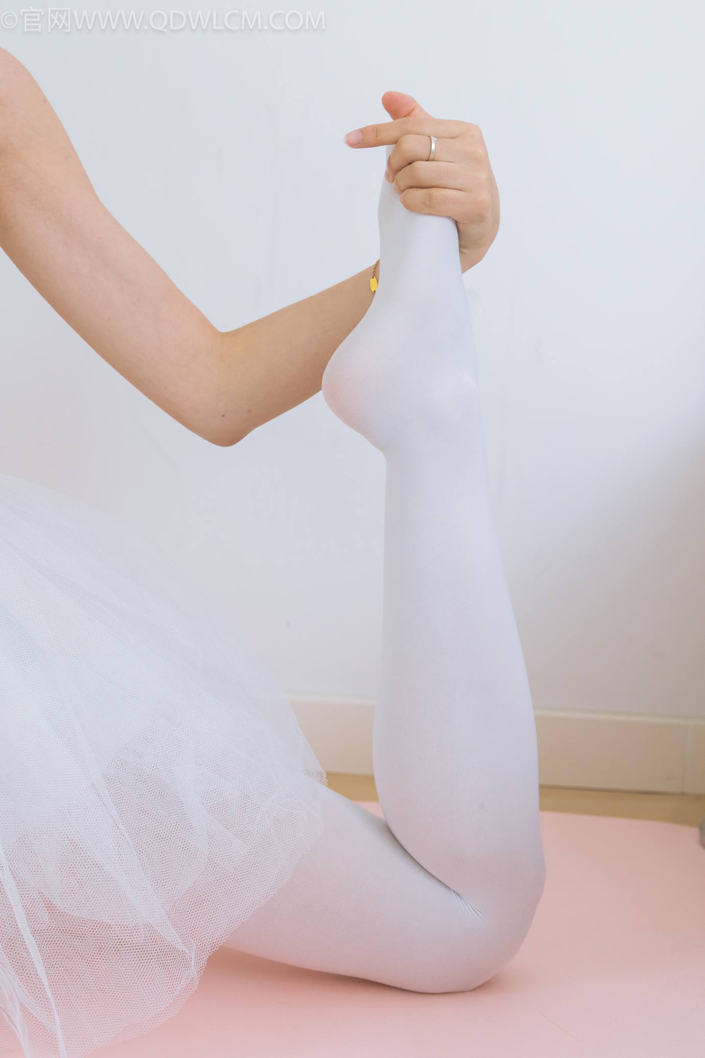 图片[52]-物恋传媒 NO.2307 泡泡-芭蕾鞋、厚白丝、芭蕾动作、皮筋绑脚剧情[166P] – 速更版-美库